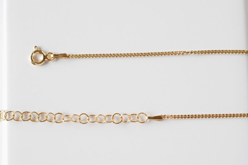 Cadena flexible de plata con baño de oro enganche