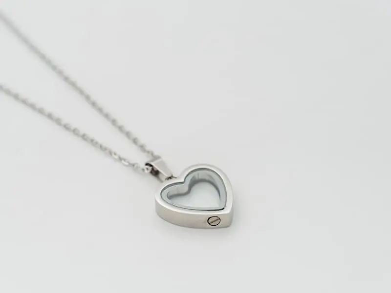 Colgante de acero para cenizas "Coraje"