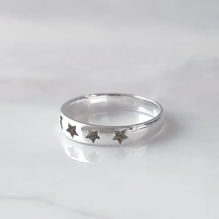 Anillo de Plata con Cenizas en Estrellas